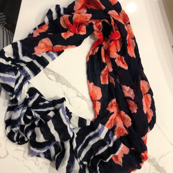 Tommy Bahama Accessories - Tommy Bahamas infinity lightweight scarf Tommy Bahama Accessories - Tommy Bahamas infinity lightweight scarf